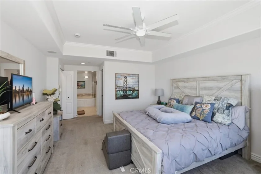 1000 E Ocean #402 photo 17