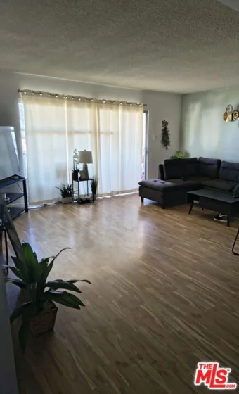 855 Victor Avenue #305 photo 1