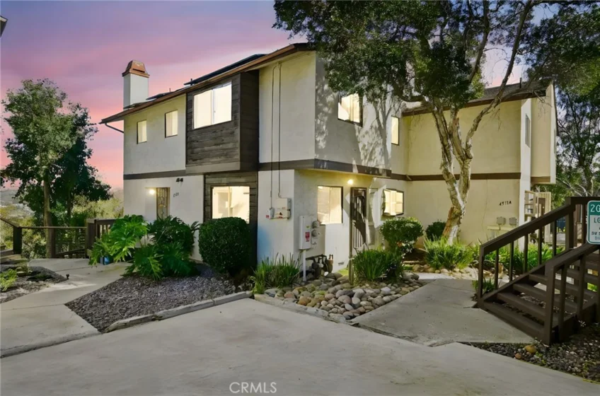 4971 Vista Plaza photo 1