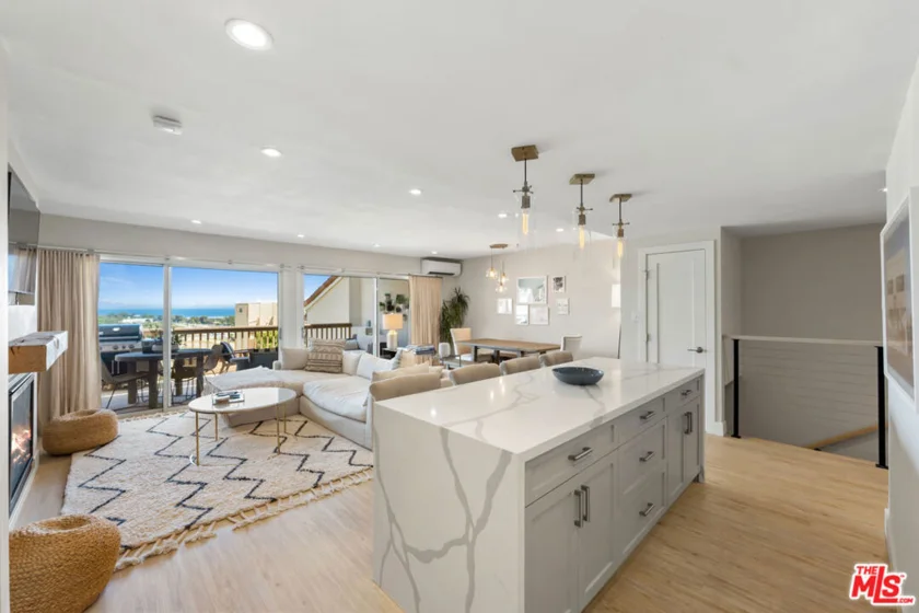 23908 De Ville Way #B photo 1