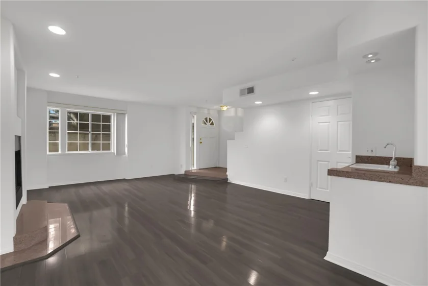 821 N Garfield Avenue #4 photo 2