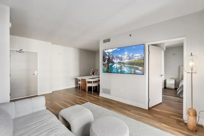 425 W Beech Street #540 photo 1