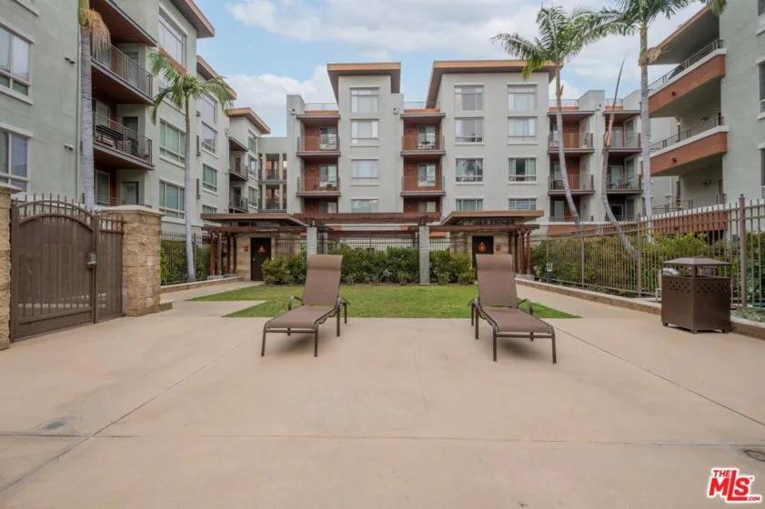 100 S Alameda Street #204 photo 35