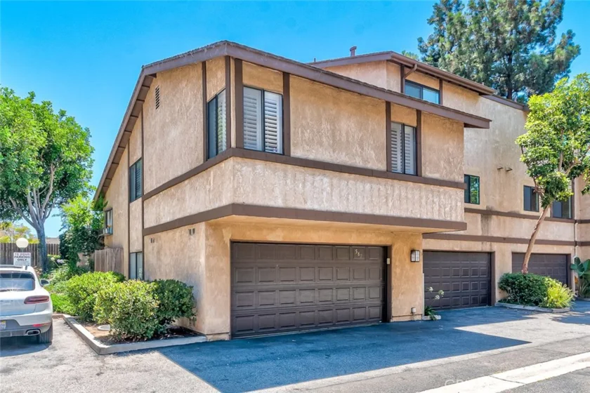 587 Wendy Lane photo 1