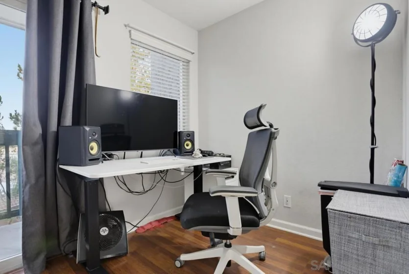 1451 N Broadway #B photo 16