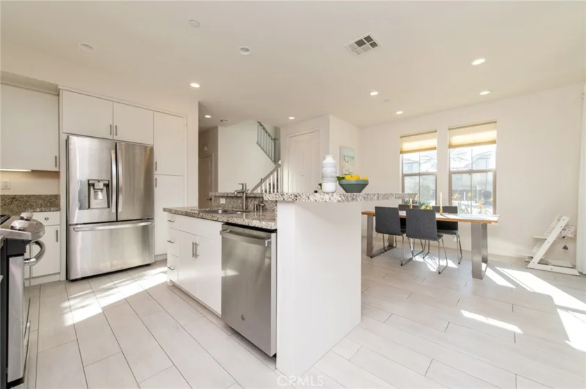 192 Finch photo 15