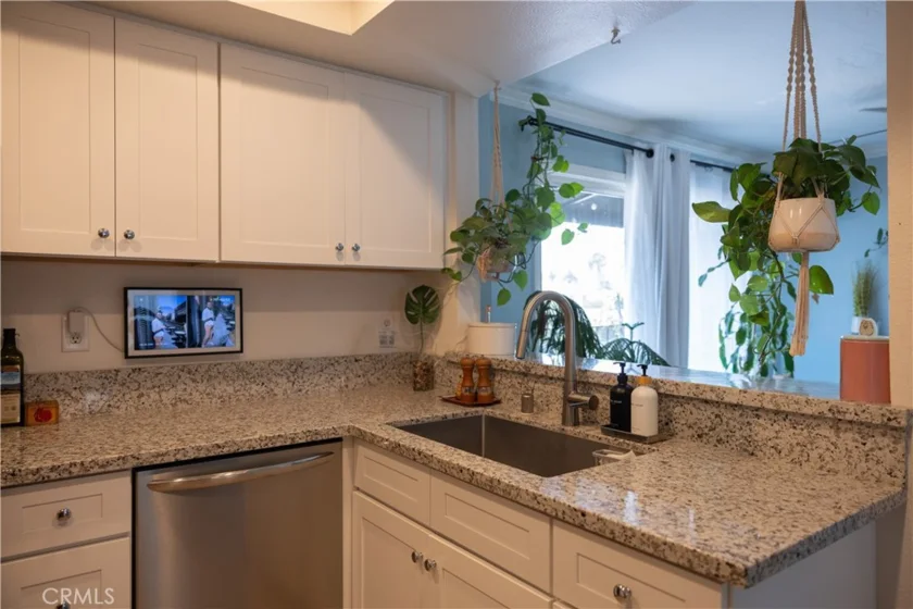 1919 E Beverly Way #113 photo 2