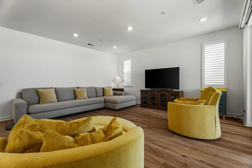 444 Bunsen Street photo 9