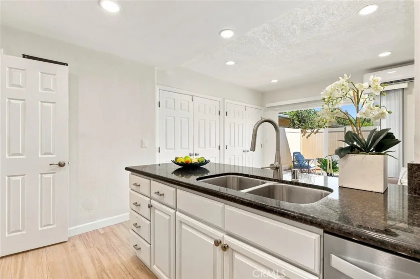 648 W Main #D photo 12