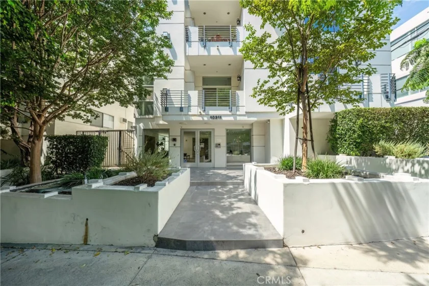 10911 Wellworth #1A photo 1