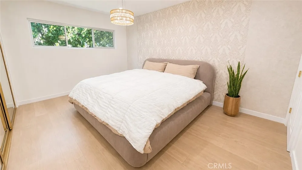 1233 N Laurel #211 photo 25
