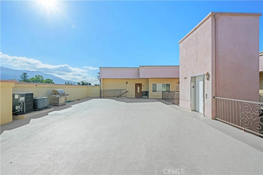 626 E Orange Grove Avenue #301 photo 27
