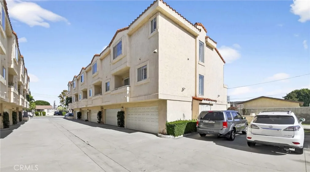 5342 Bishop photo 1