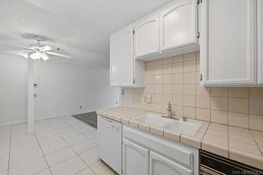 5649 Lake Park #301 photo 10