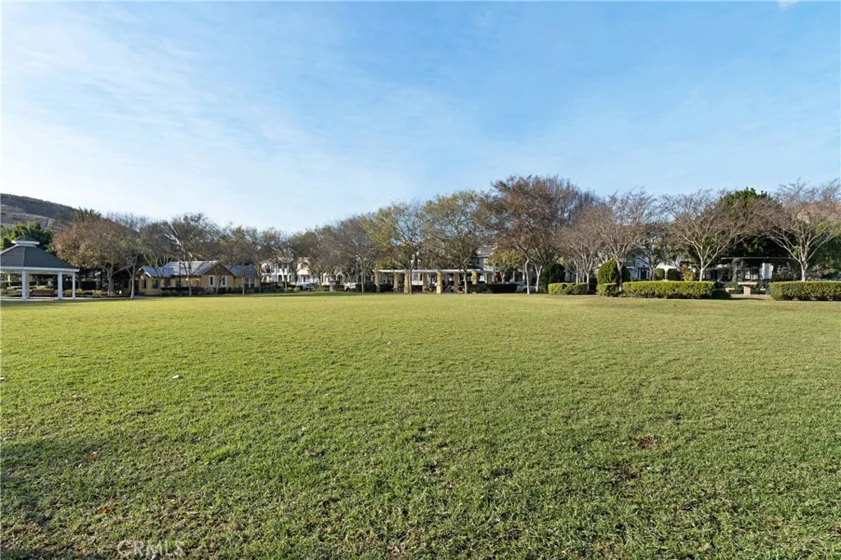 24 Valmont photo 33