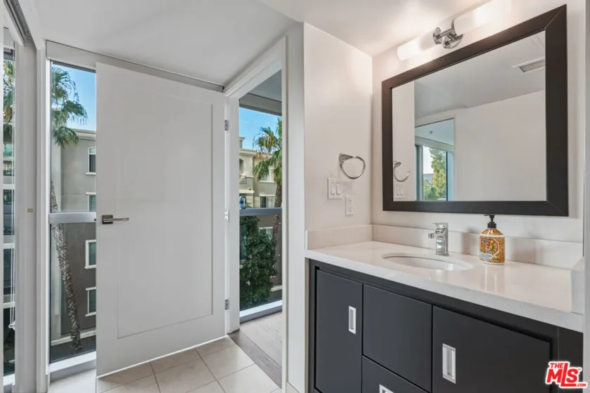 13700 Marina Pointe Drive #305 photo 38