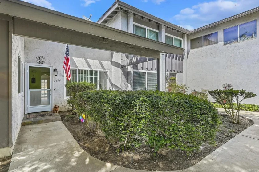 3454 Thunder Drive photo 1