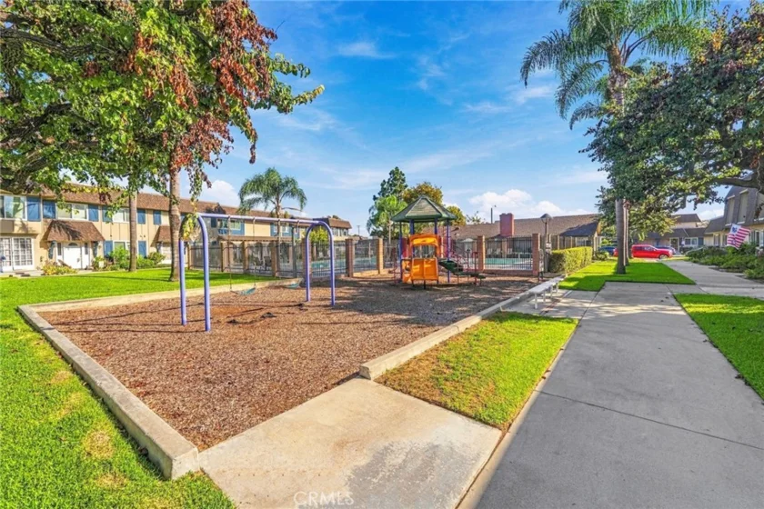 4435 Larwin photo 26