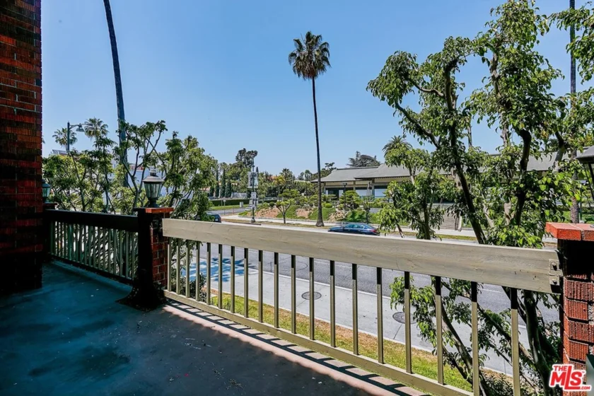 4444 Wilshire Boulevard #101 photo 1