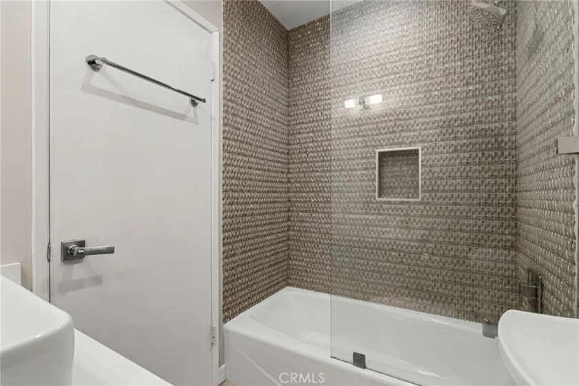 1045 N Kings #107 photo 14