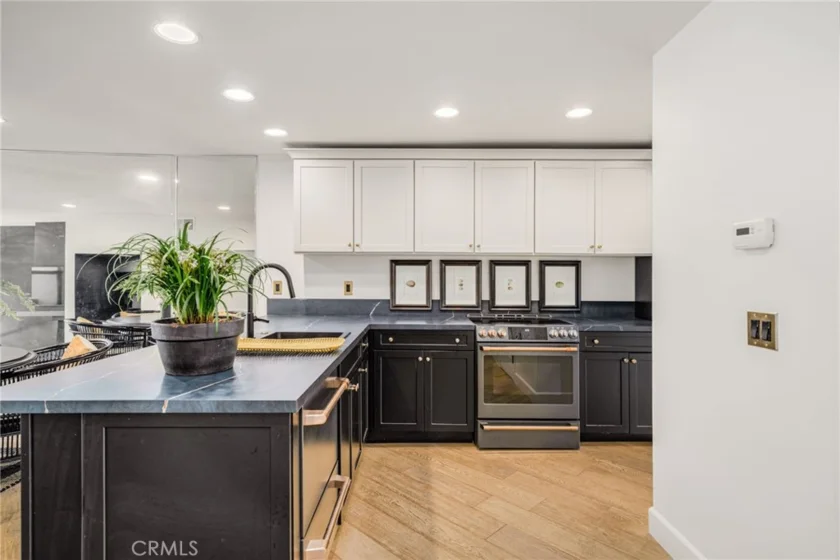 6112 N Marina Pacifica photo 8