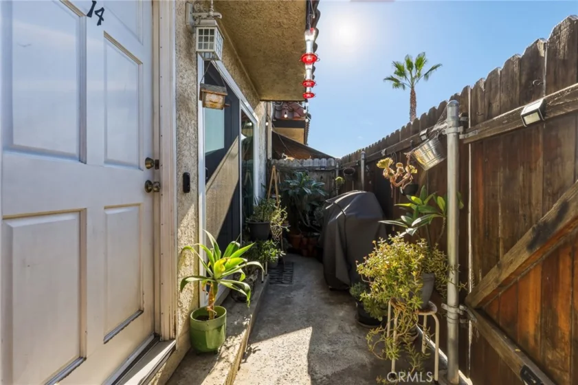 8927 Cedros #14 photo 29