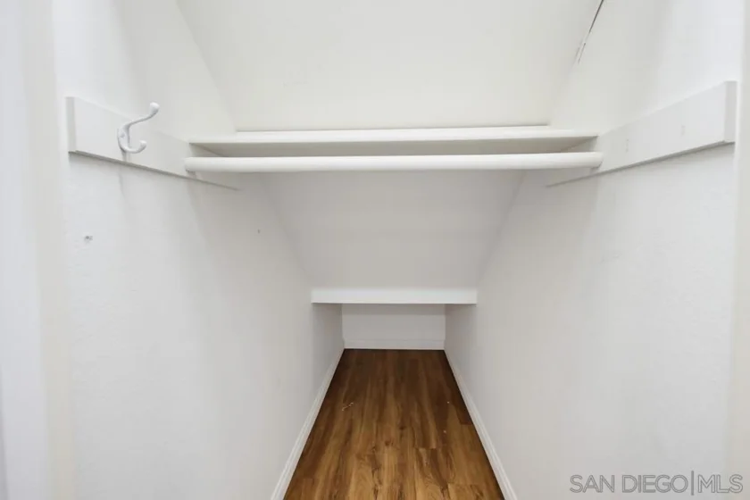 1228 La Vida Court photo 17