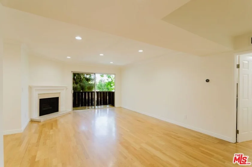 14980 Victory Boulevard #201 photo 5