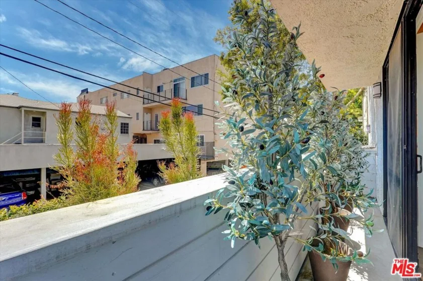 148 S Crescent Drive #101 photo 38