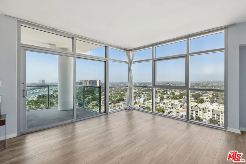 13700 Marina Pointe Drive #1617 photo 1