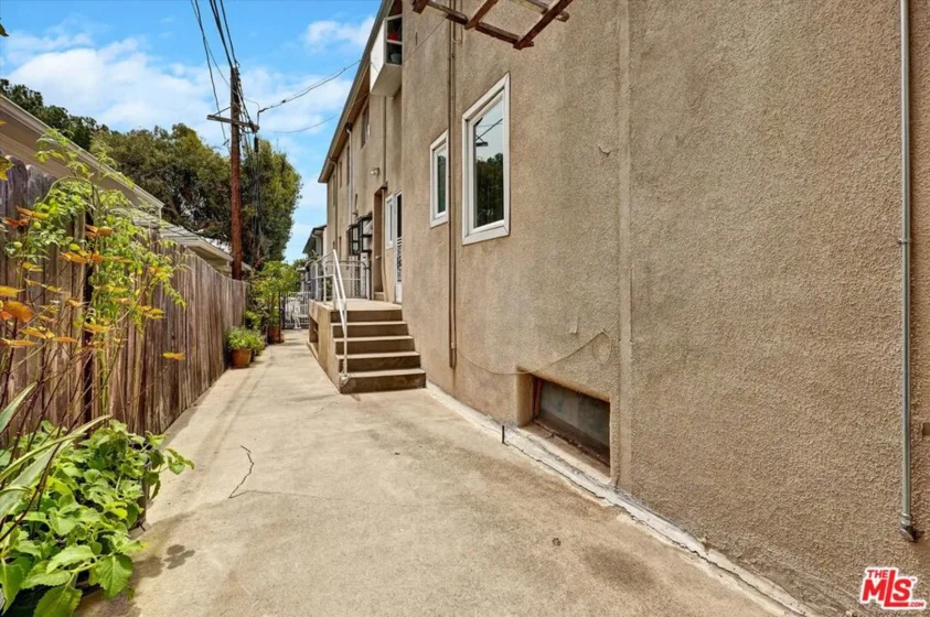 1346 N Crescent Heights Boulevard #1 photo 20