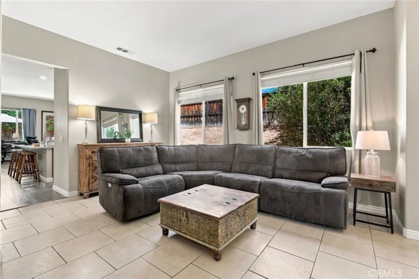 38931 Huddlestone Court photo 5
