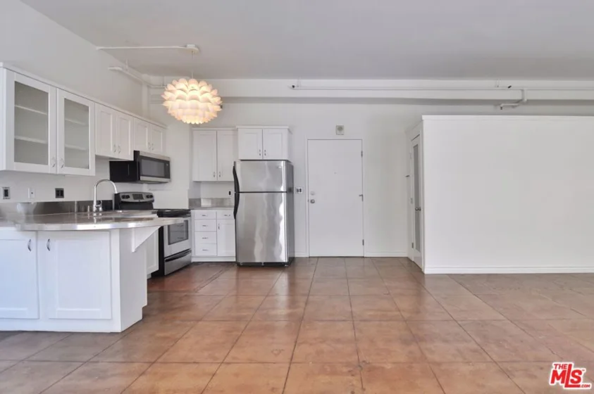 215 W 7th Street #307 photo 24