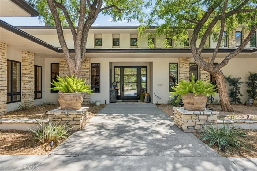 38144 Silver Fox Court photo 3
