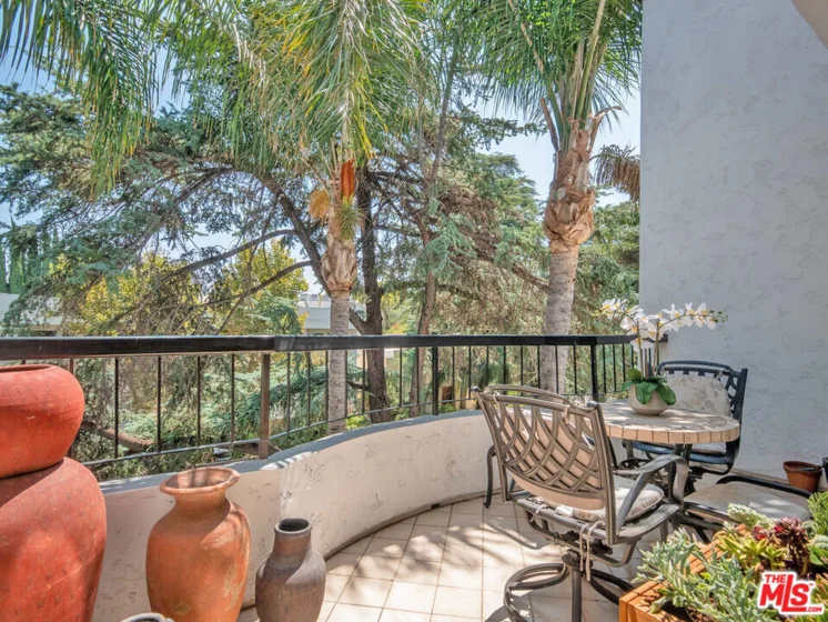 4313 Van Nuys Boulevard #302 photo 1
