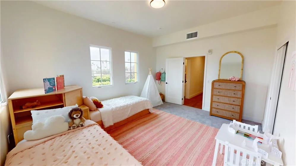 1878 E Walnut Street #213 photo 13