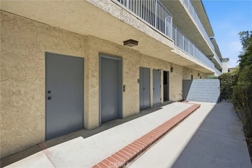 5354 Lindley Avenue #209 photo 4