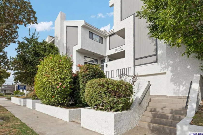 14025 Riverside Drive #7 photo 1