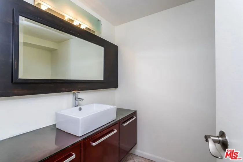 7135 Hollywood Boulevard #606 photo 17