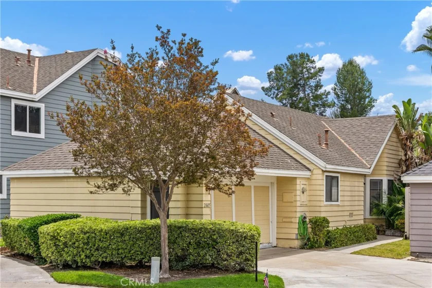 21605 Fernbrook photo 1