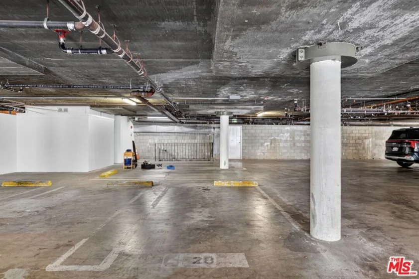 2677 Centinela Avenue #401 photo 39