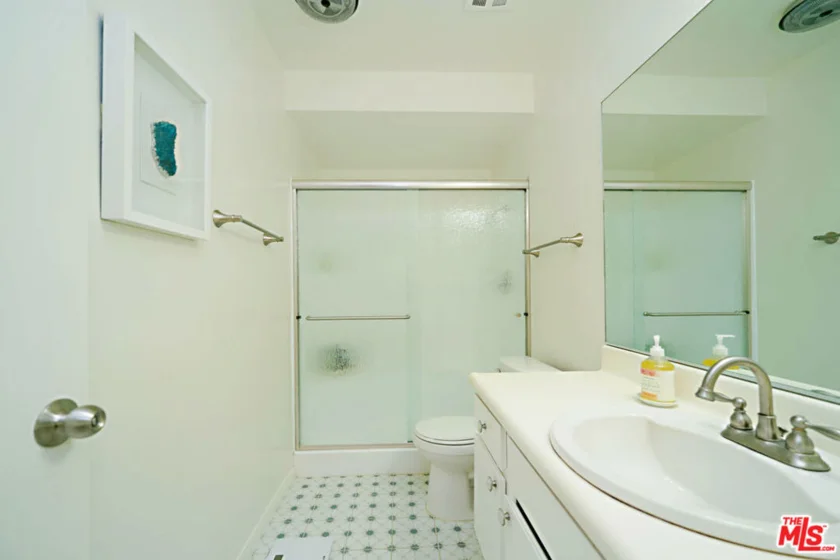 320 S Ardmore Avenue #323 photo 17