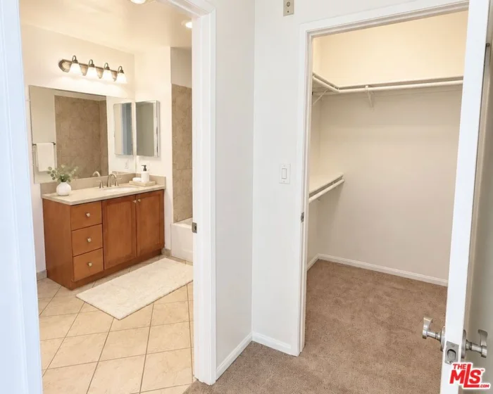 13941 Sherman Way #208 photo 11