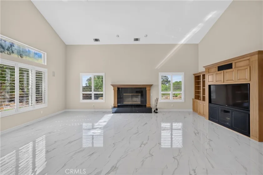 21100 Paseo Montana photo 13