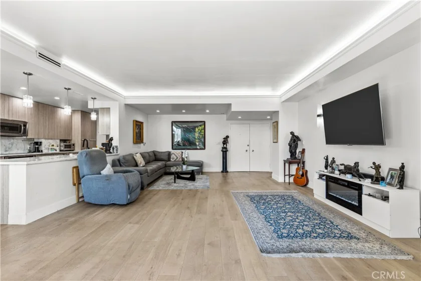 818 N Doheny #308 photo 16