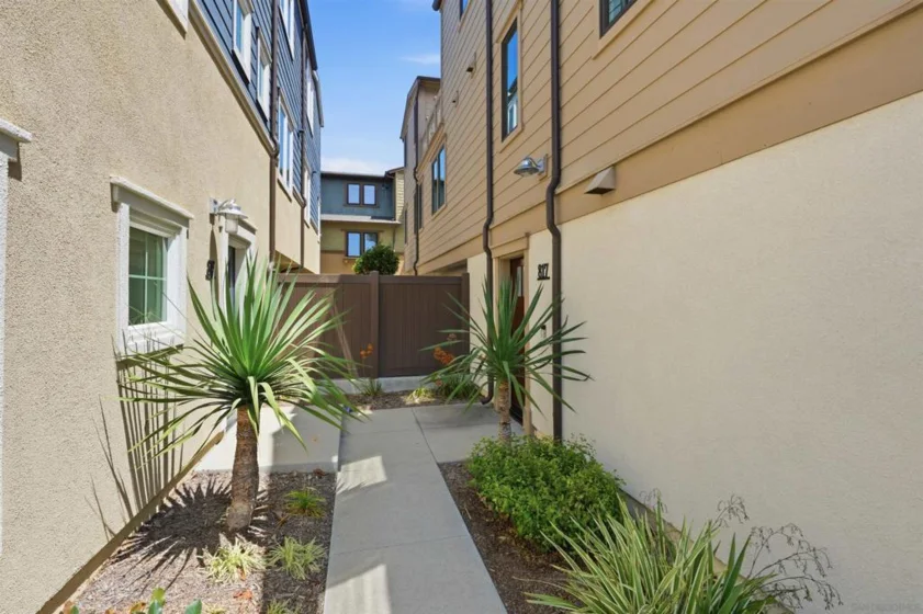 817 Jersey Court photo 29