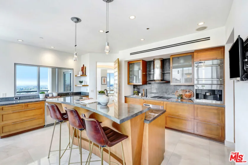 10724 Wilshire Boulevard #1607 photo 4