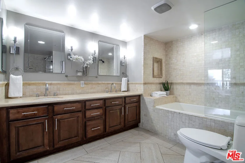 10390 La Grange Avenue #02 photo 17