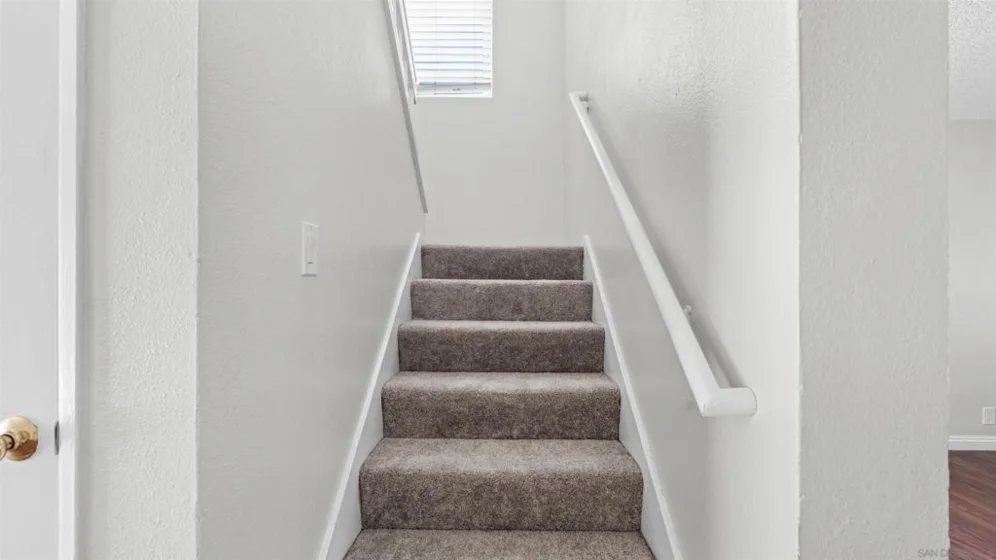1629 Manzana Way photo 7