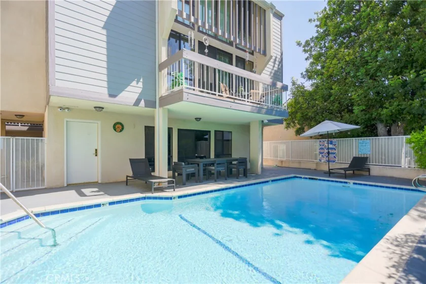 4542 Willis Avenue #302 photo 38